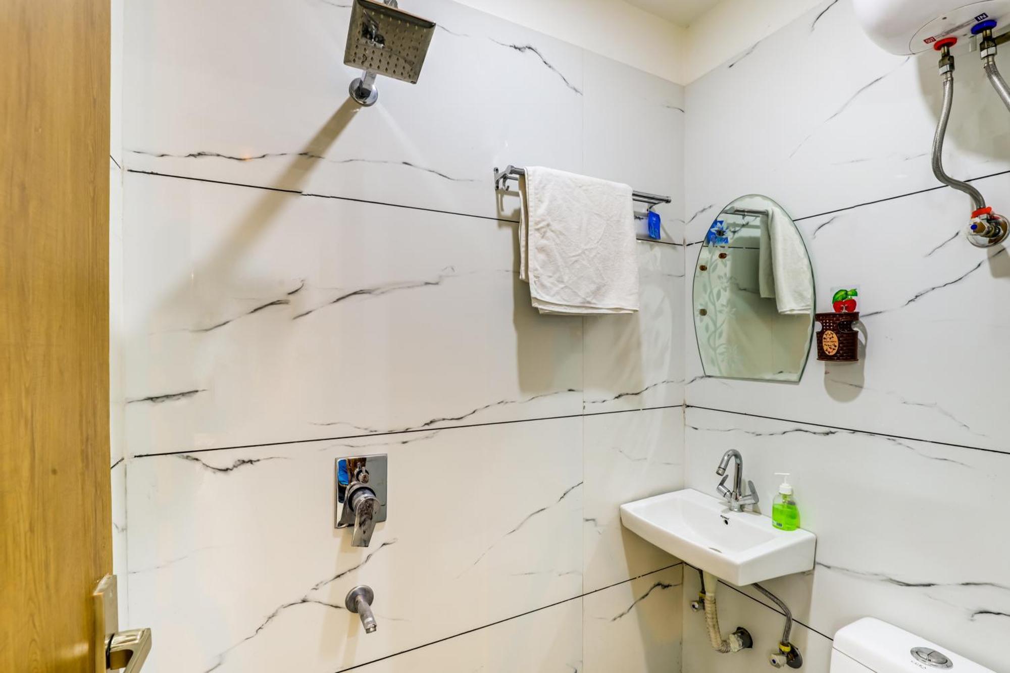 Apartment Peacefulhuts 1bhk Nr. Yashobhoomi Icc And Airport New Delhi